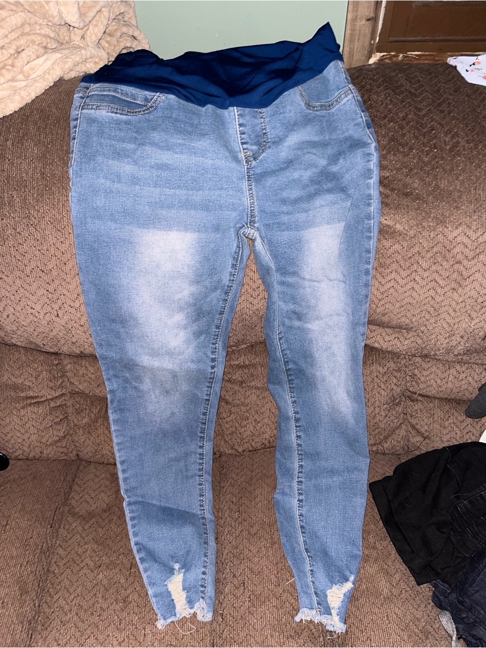 SHEIN Light Blue Ankle Cropped Maternity Jeans with Navy Waistband
